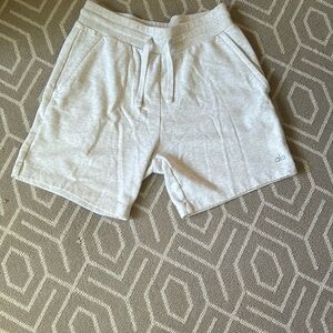 Men’s alo sweat shorts. Size medium. 5 inch inseam